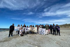 Fundacion Inalafquen members guiding a visiting group on the ecosystem of San Antonio Oeste Bay