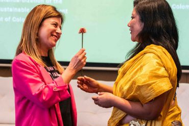 Bibiana Aido Almagro, Country Representative of UN Women Colombia talk about the Inírida flower (a species endemic to Colombia and the flower in the COP16 official logo) with Mrinalini Rai, Director of Women4Biodiversity